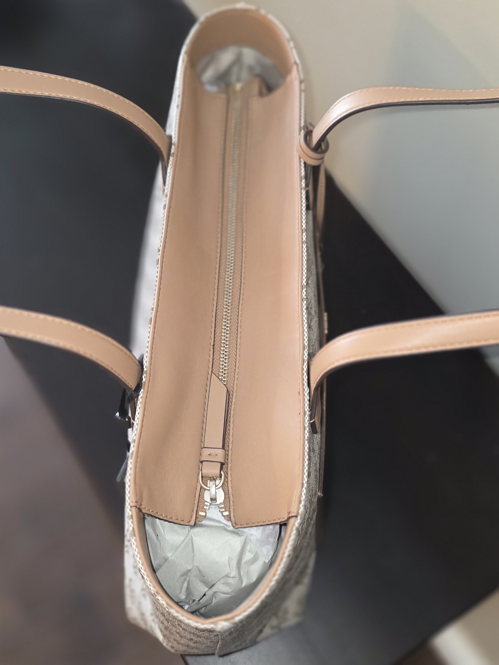 DKNY Logo Tote Bag with Front Pocket - Picture 3 of 12